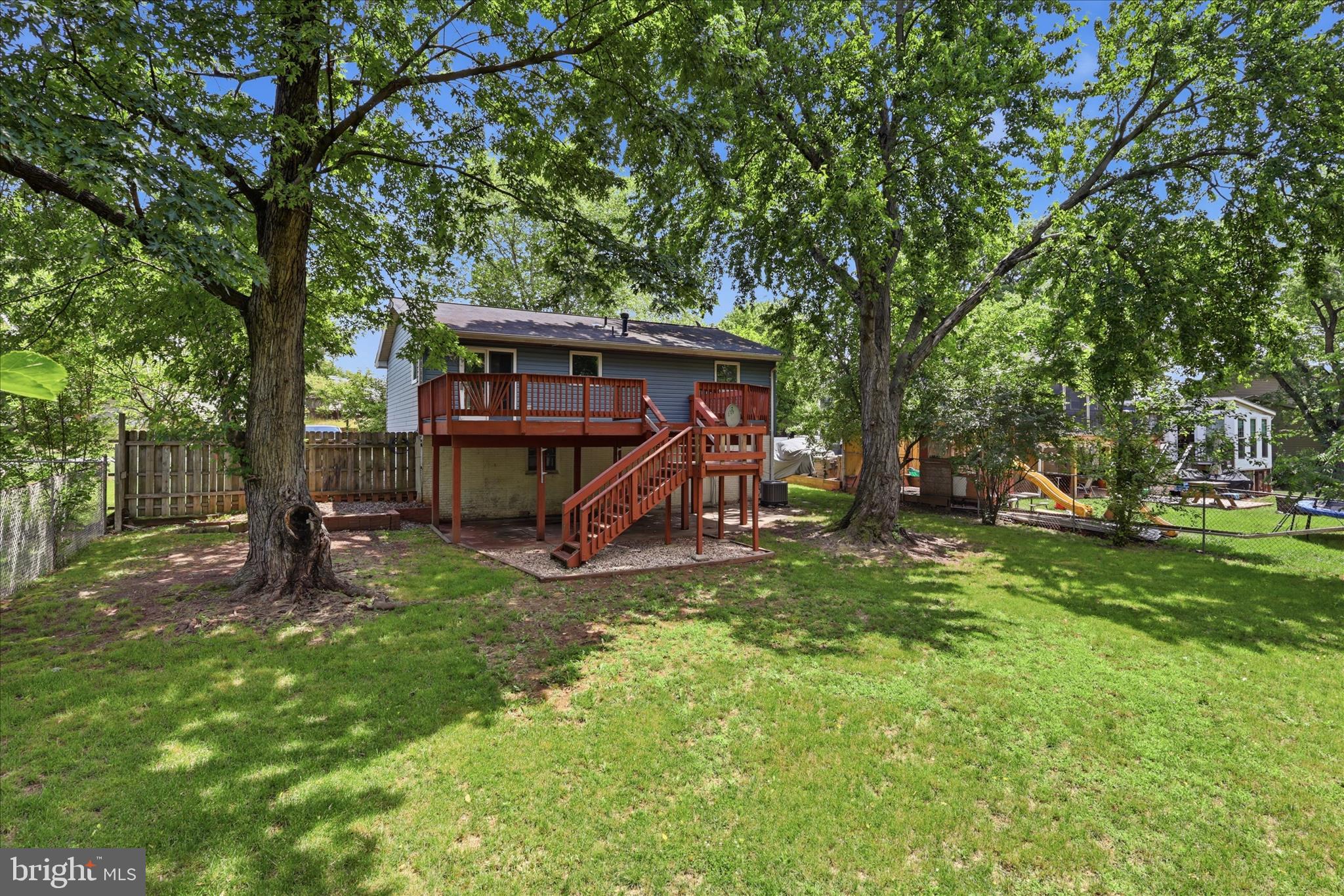 403 E LAUREL AVENUE