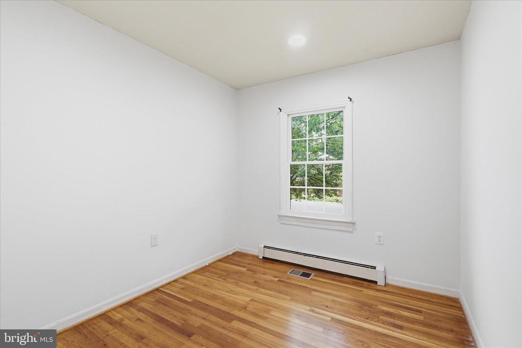 403 E LAUREL AVENUE