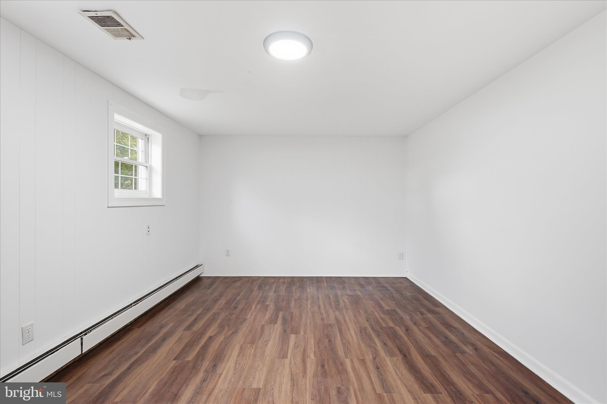 403 E LAUREL AVENUE