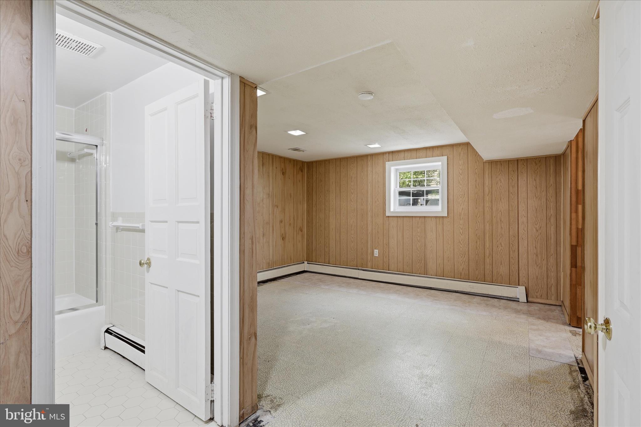 403 E LAUREL AVENUE