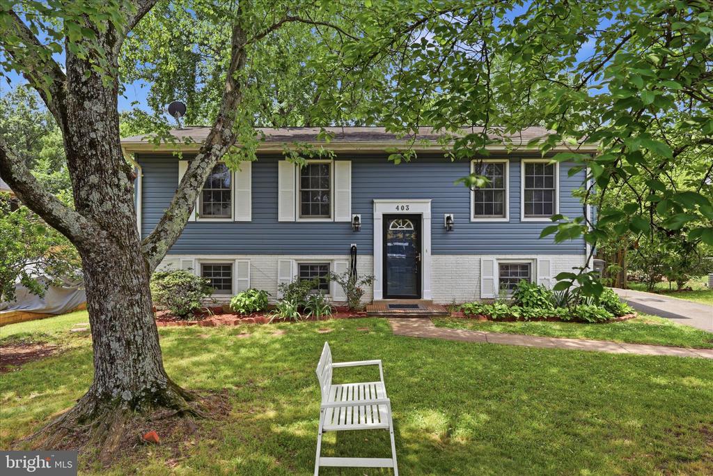 403 E LAUREL AVENUE