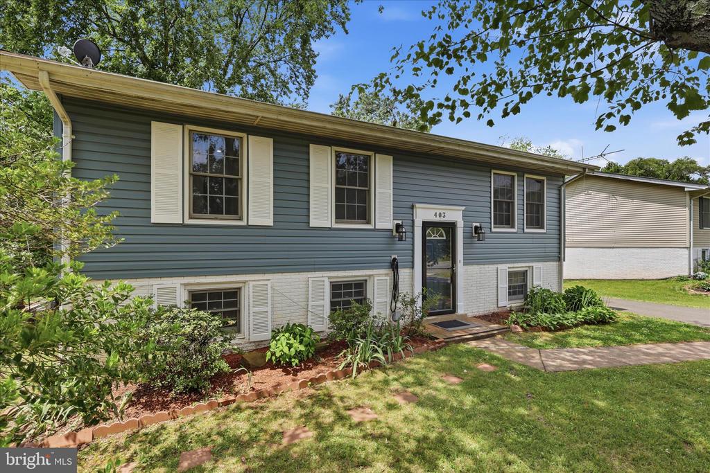 403 E LAUREL AVENUE