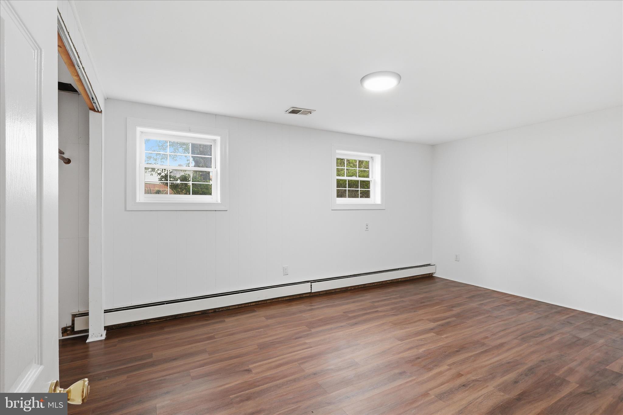 403 E LAUREL AVENUE