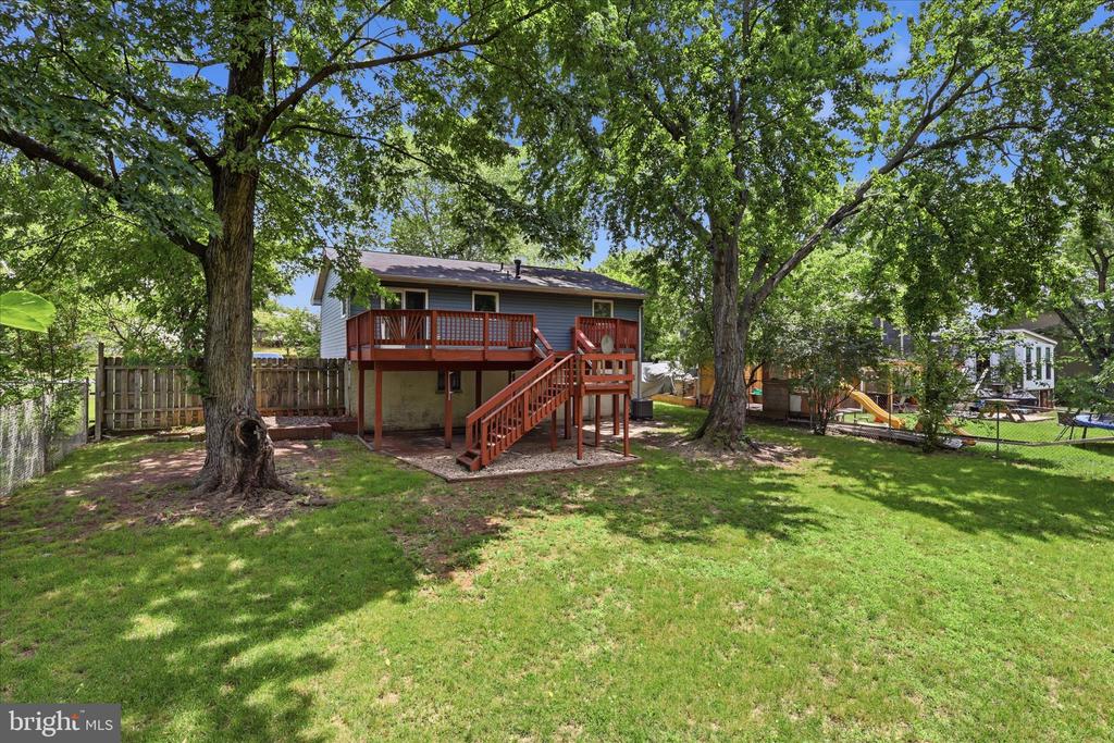 403 E LAUREL AVENUE