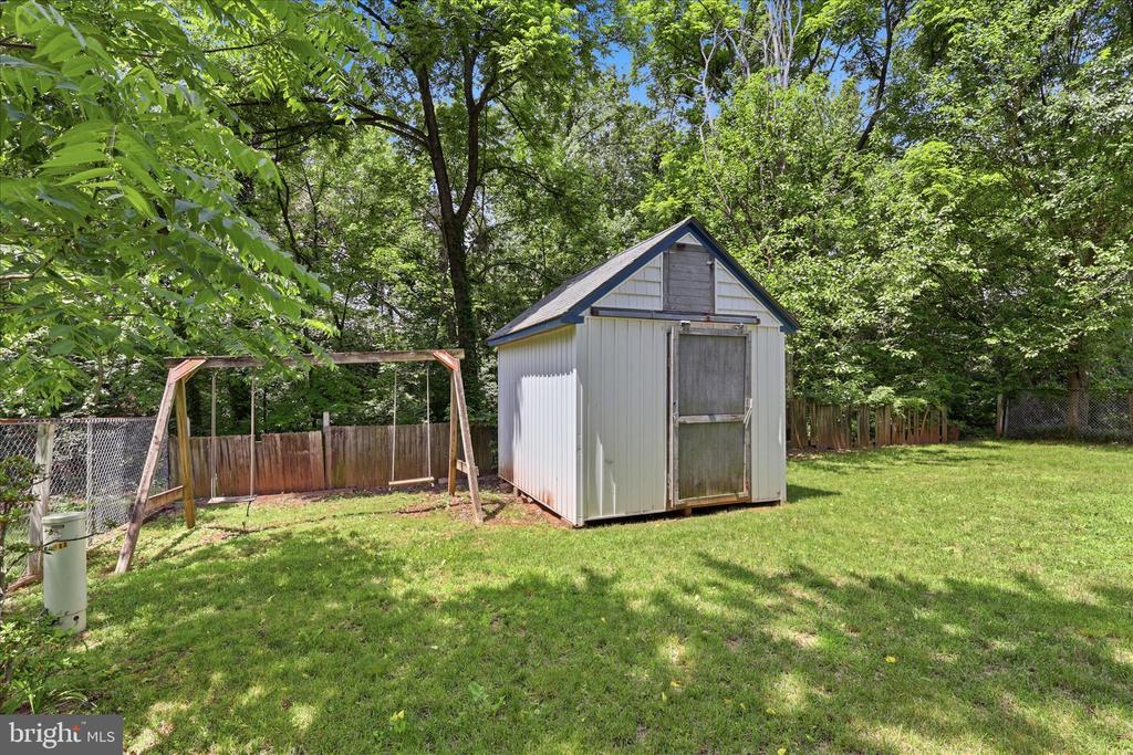 403 E LAUREL AVENUE