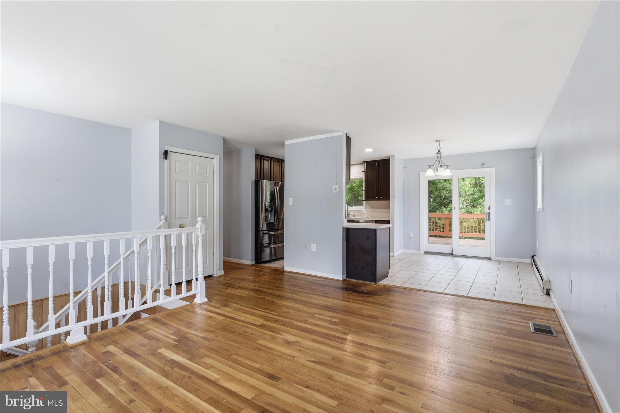 403 E LAUREL AVENUE