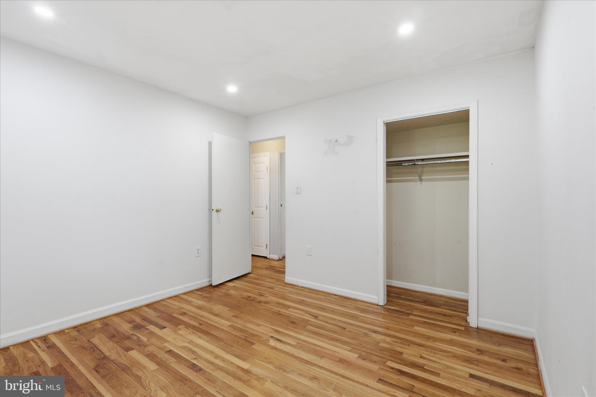 403 E LAUREL AVENUE