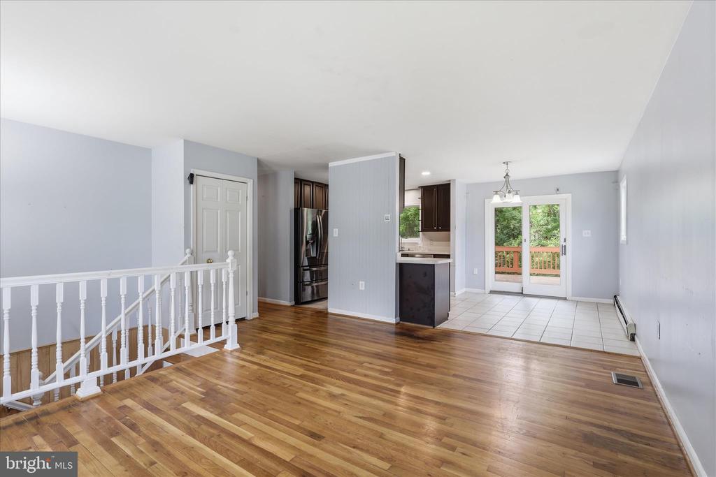 403 E LAUREL AVENUE