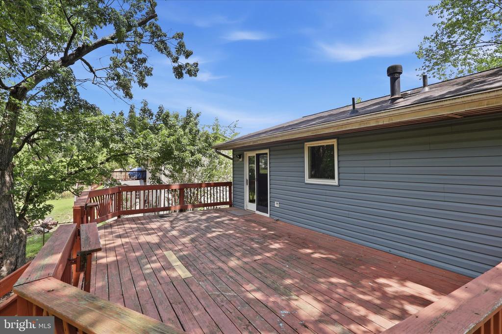 403 E LAUREL AVENUE