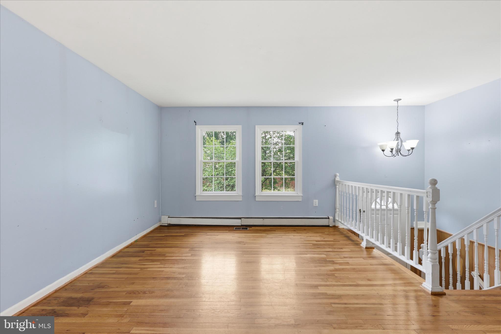 403 E LAUREL AVENUE
