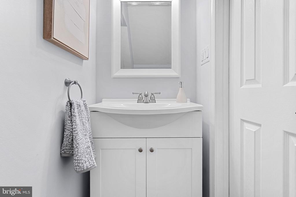612 TAMMY TERRACE SE