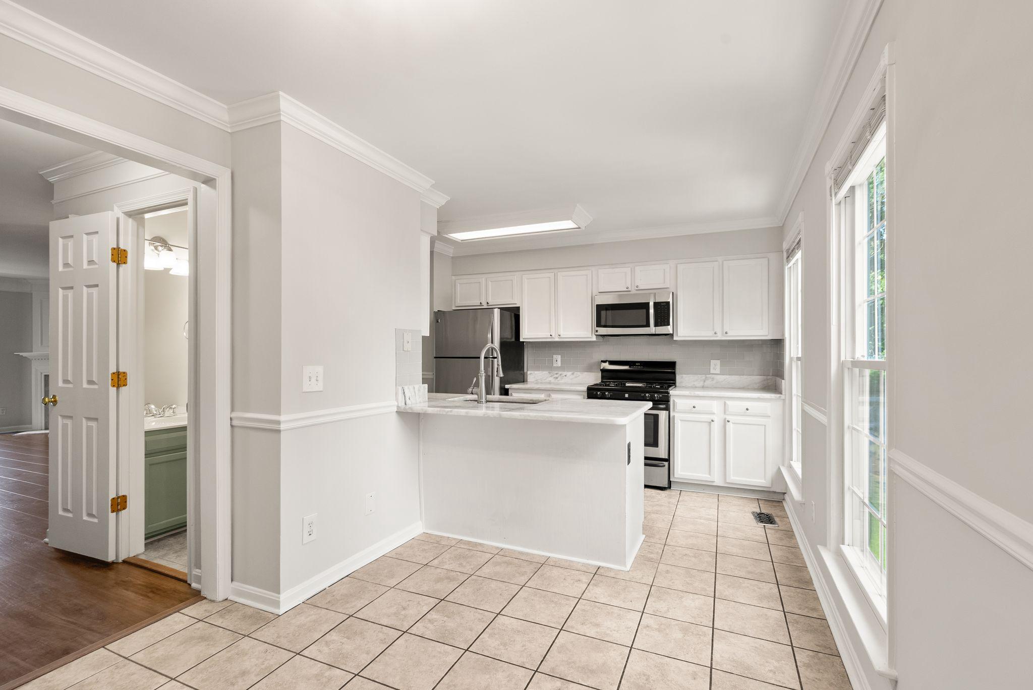 303 BARNFIELD SQUARE NE