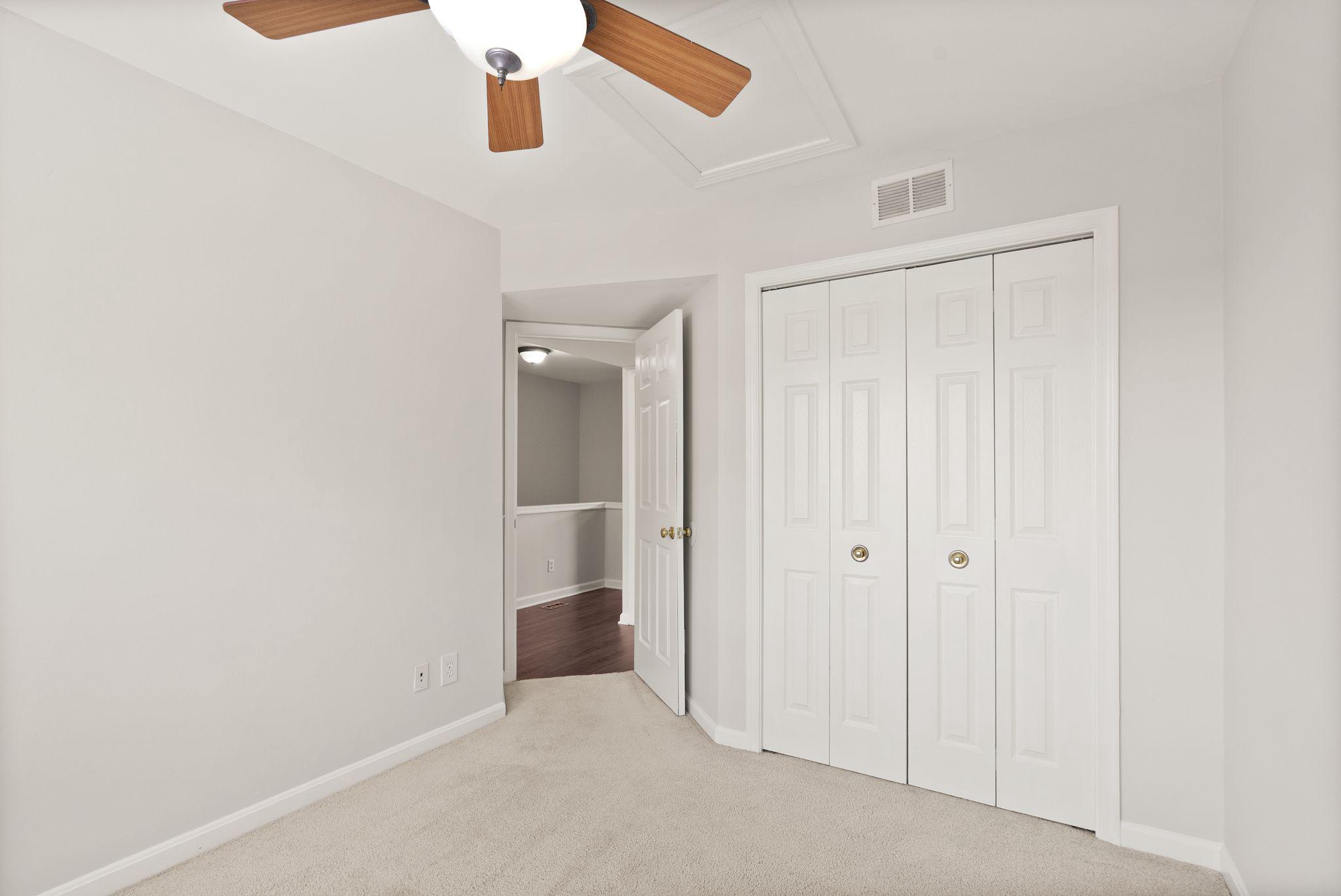 303 BARNFIELD SQUARE NE