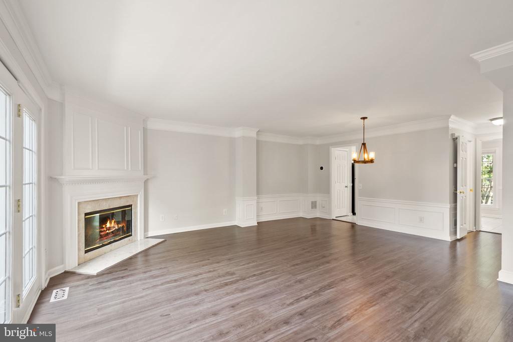 303 BARNFIELD SQUARE NE