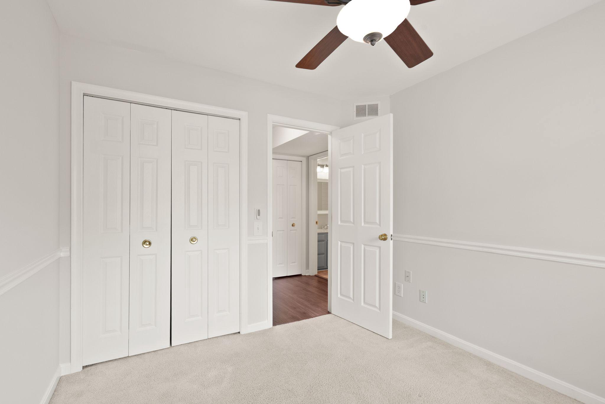 303 BARNFIELD SQUARE NE