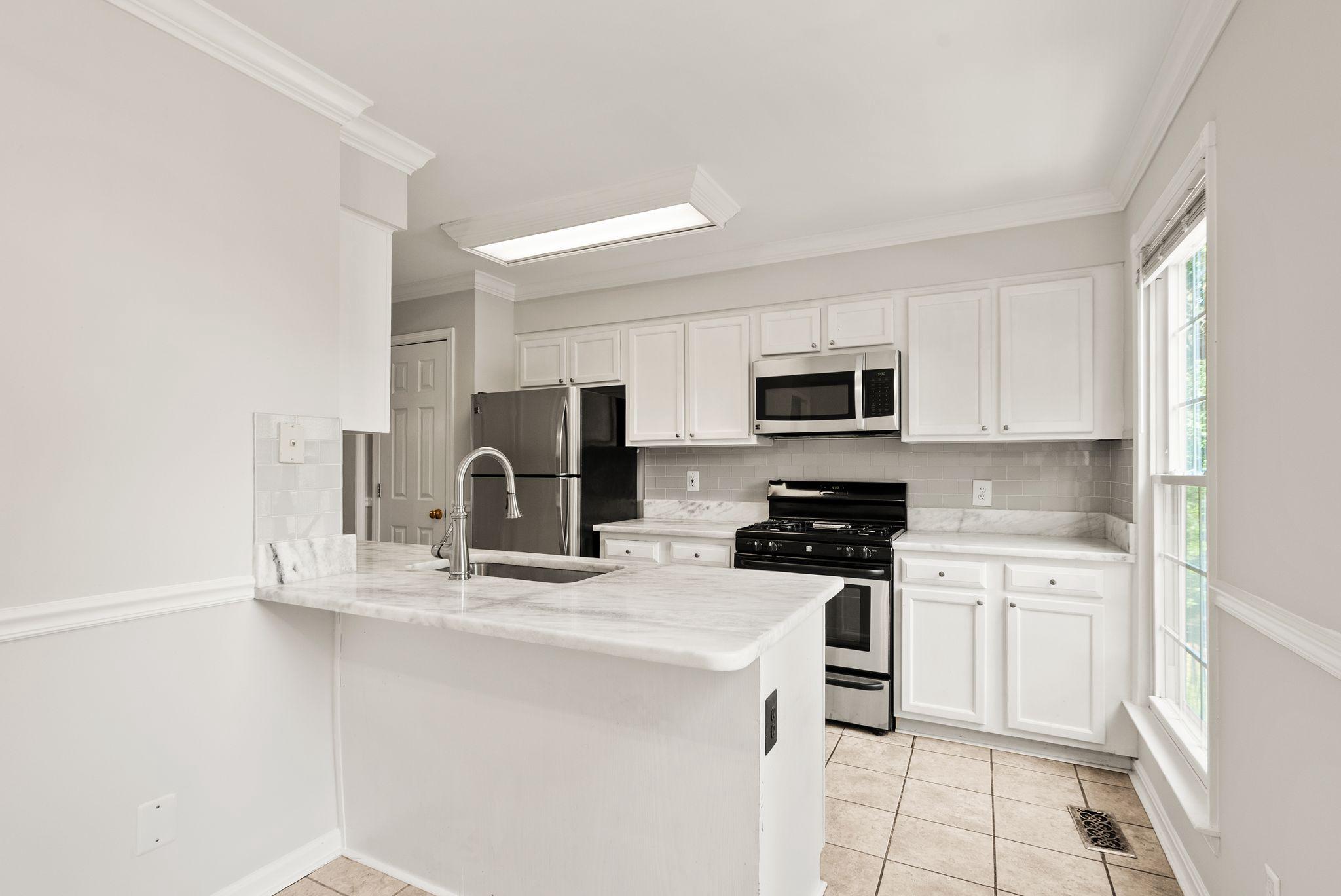 303 BARNFIELD SQUARE NE