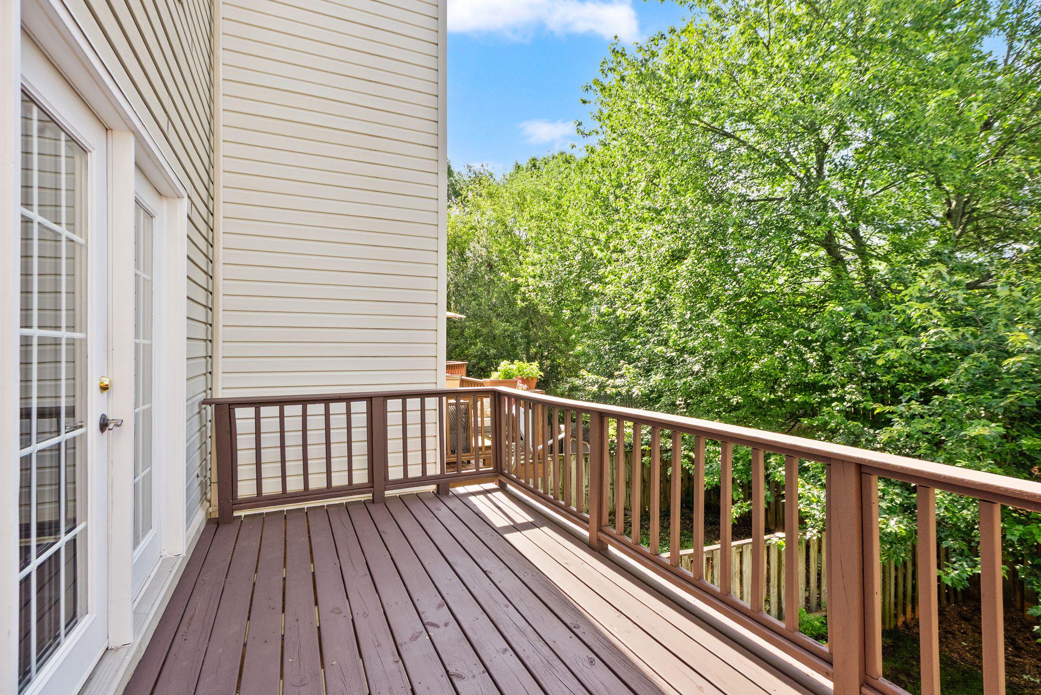 303 BARNFIELD SQUARE NE