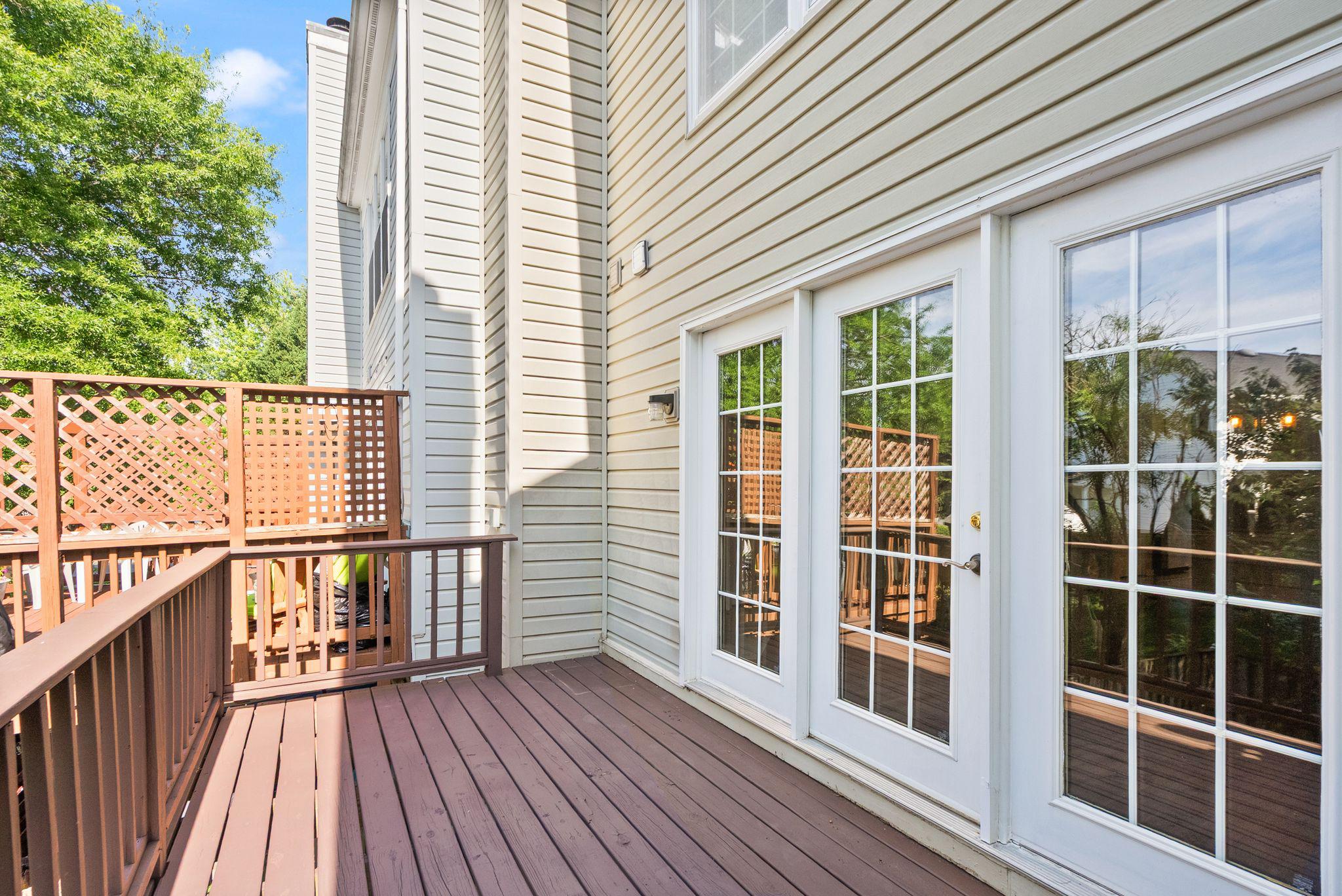 303 BARNFIELD SQUARE NE