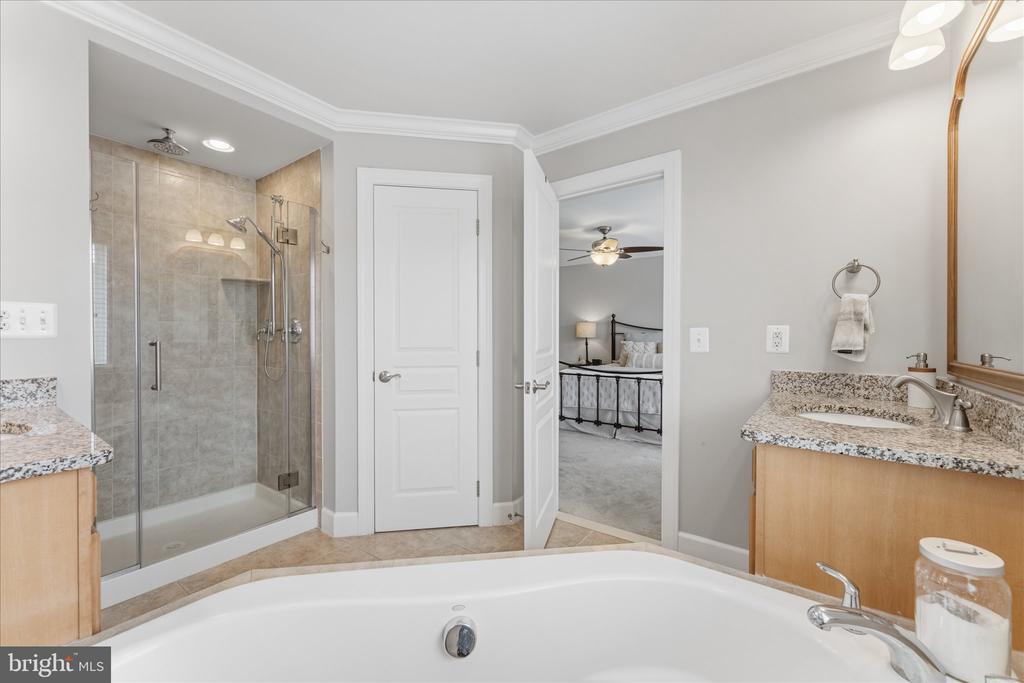 41060 DORATI SQUARE