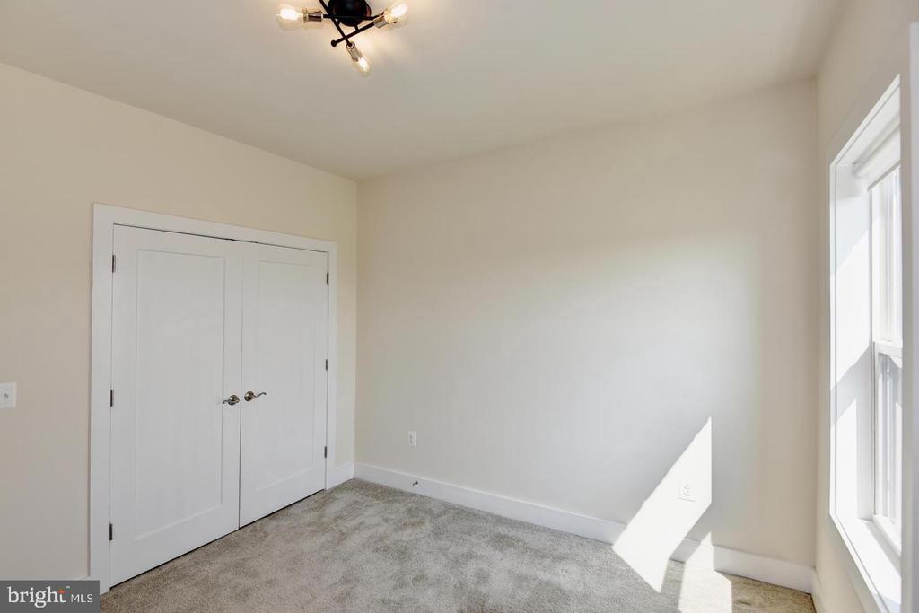 44858 TIVERTON SQUARE