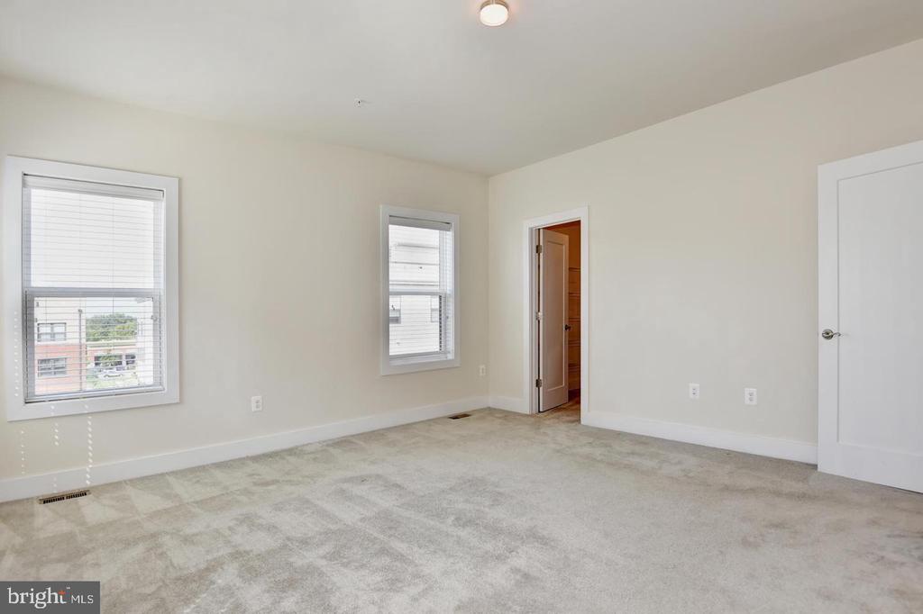 44858 TIVERTON SQUARE