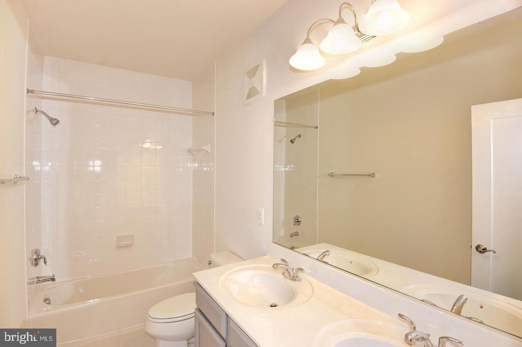 44858 TIVERTON SQUARE