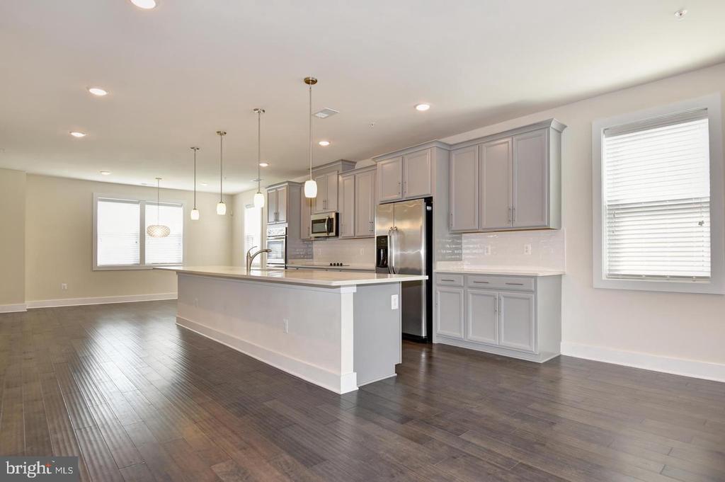 44858 TIVERTON SQUARE