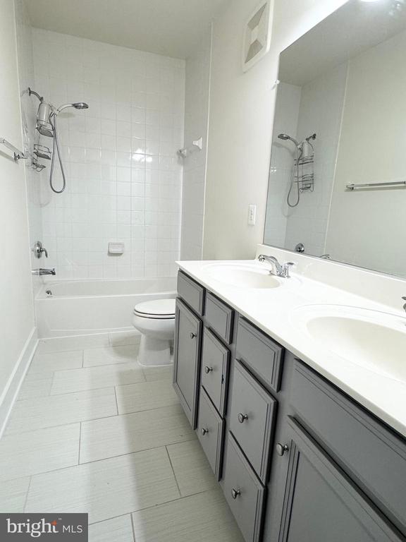 44858 TIVERTON SQUARE