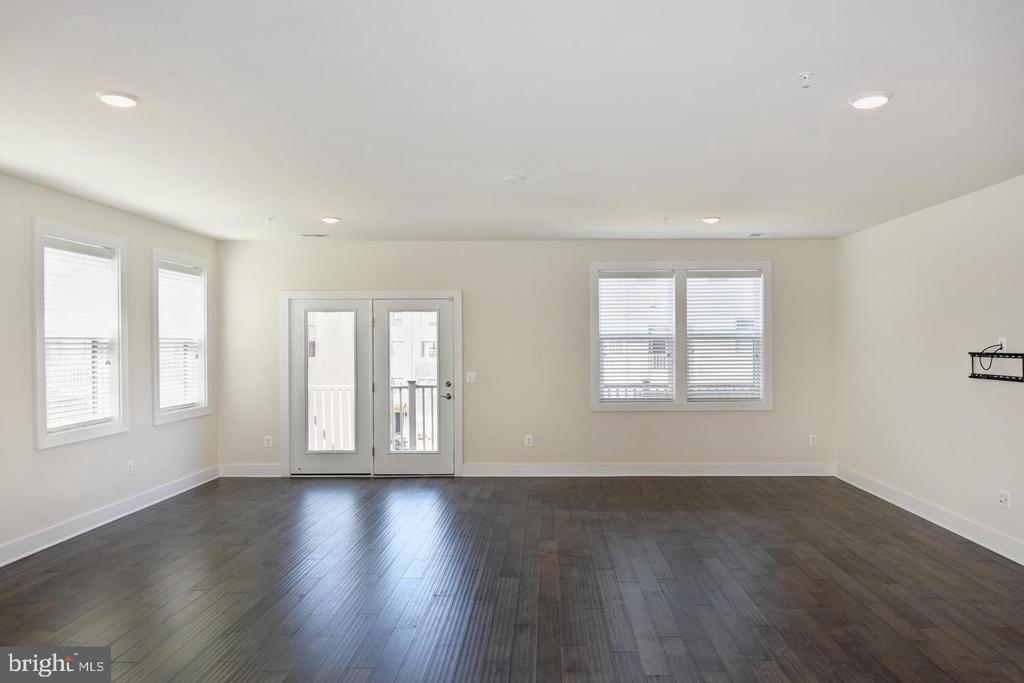 44858 TIVERTON SQUARE