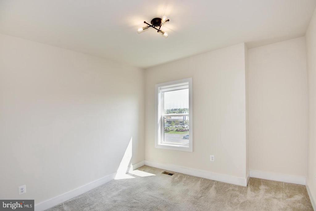 44858 TIVERTON SQUARE