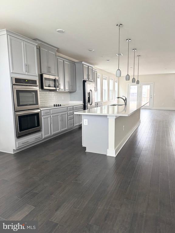 44858 TIVERTON SQUARE