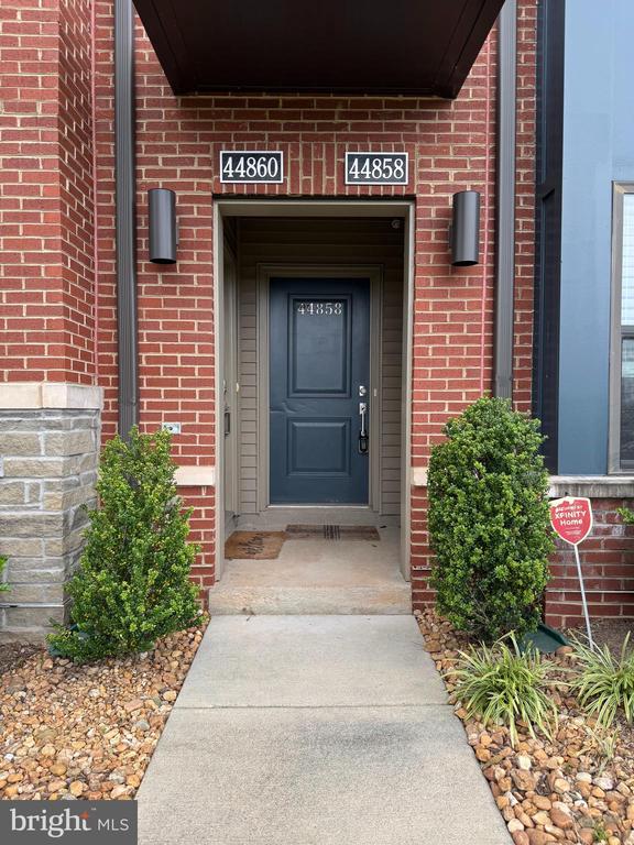 44858 TIVERTON SQUARE