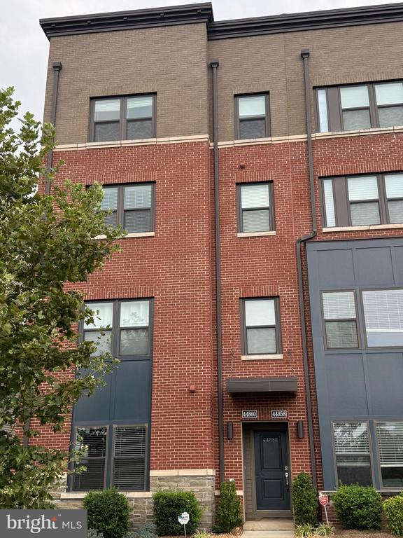 44858 TIVERTON SQUARE