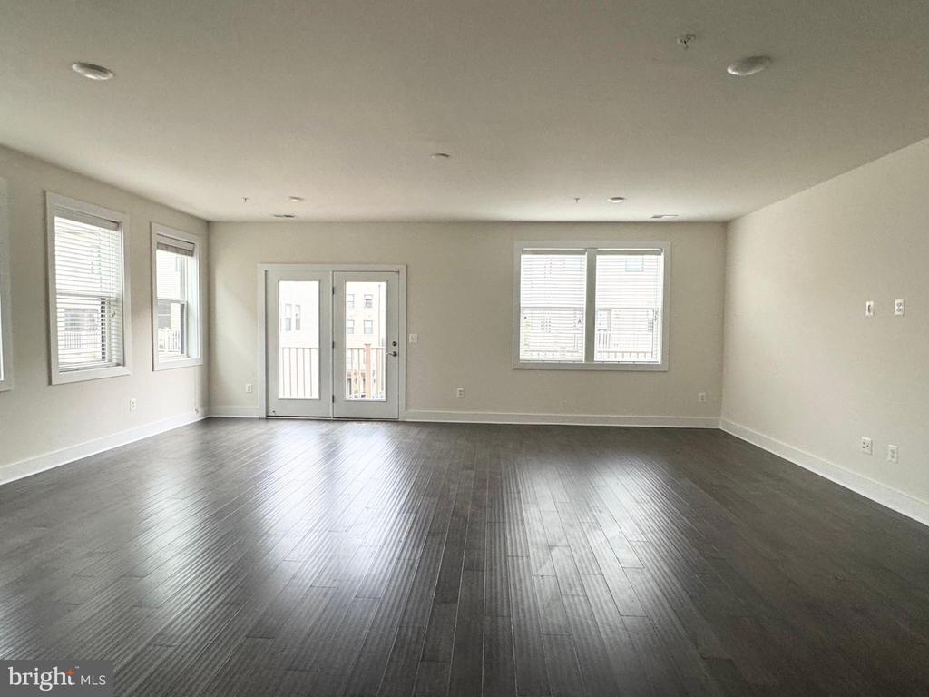 44858 TIVERTON SQUARE