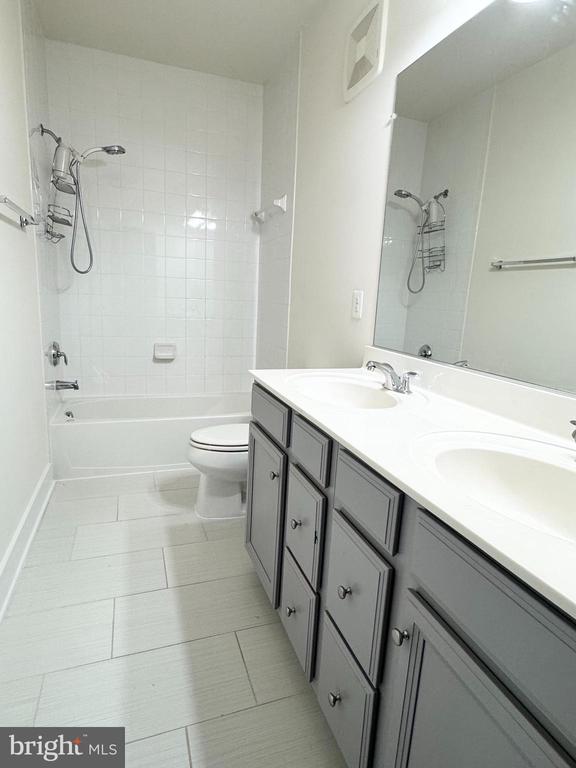 44858 TIVERTON SQUARE