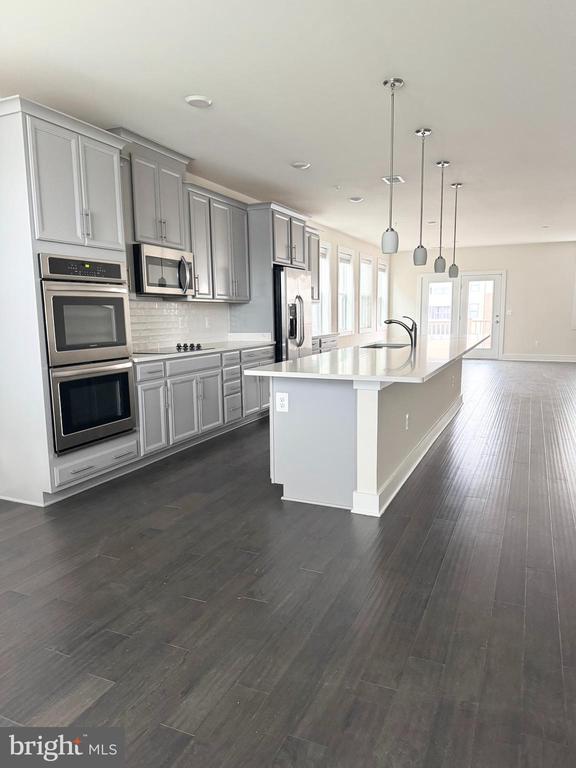 44858 TIVERTON SQUARE