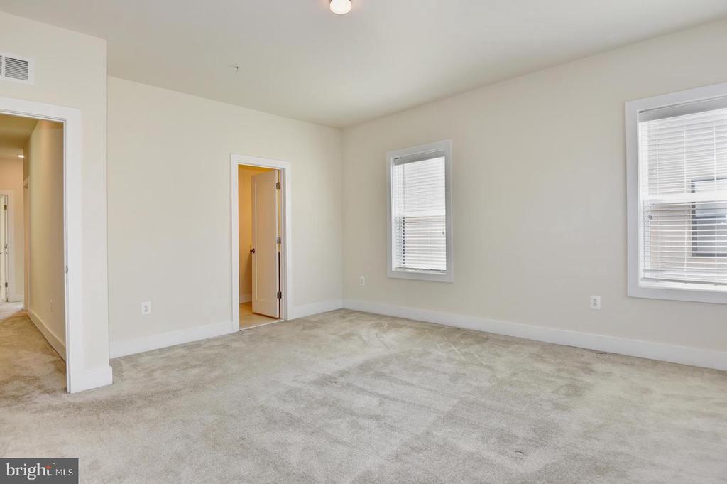 44858 TIVERTON SQUARE