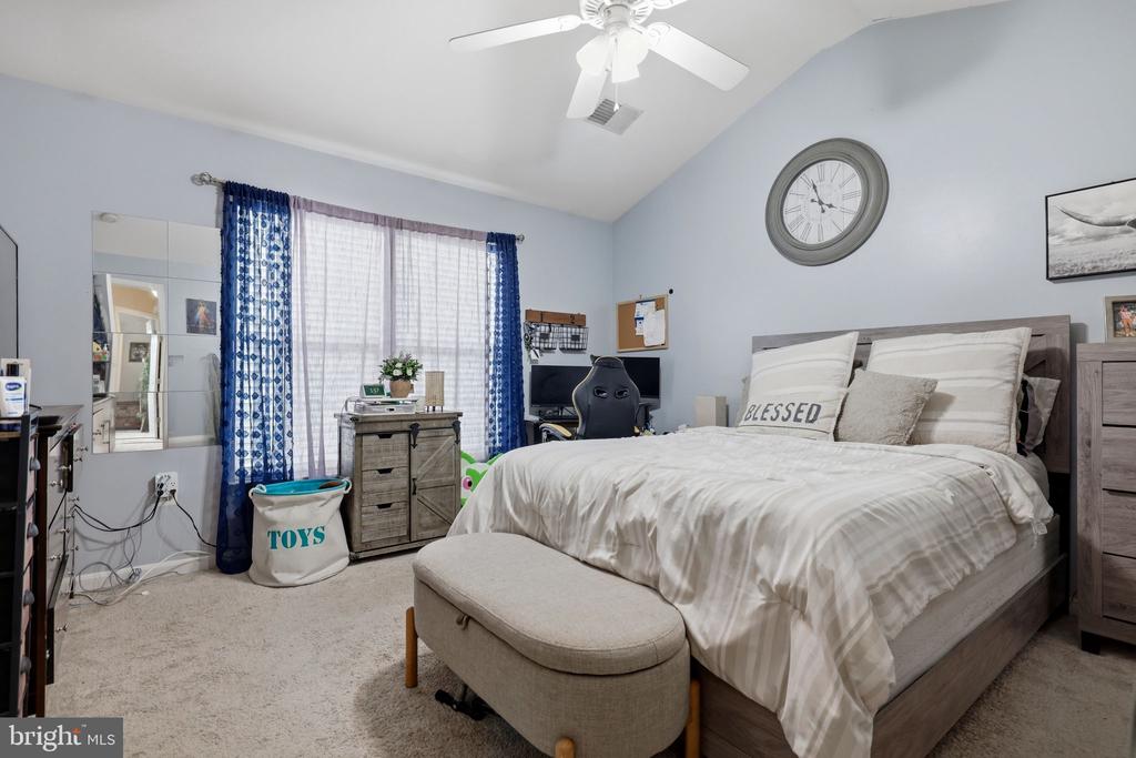 21942 GOLDEN SPIKE TERRACE