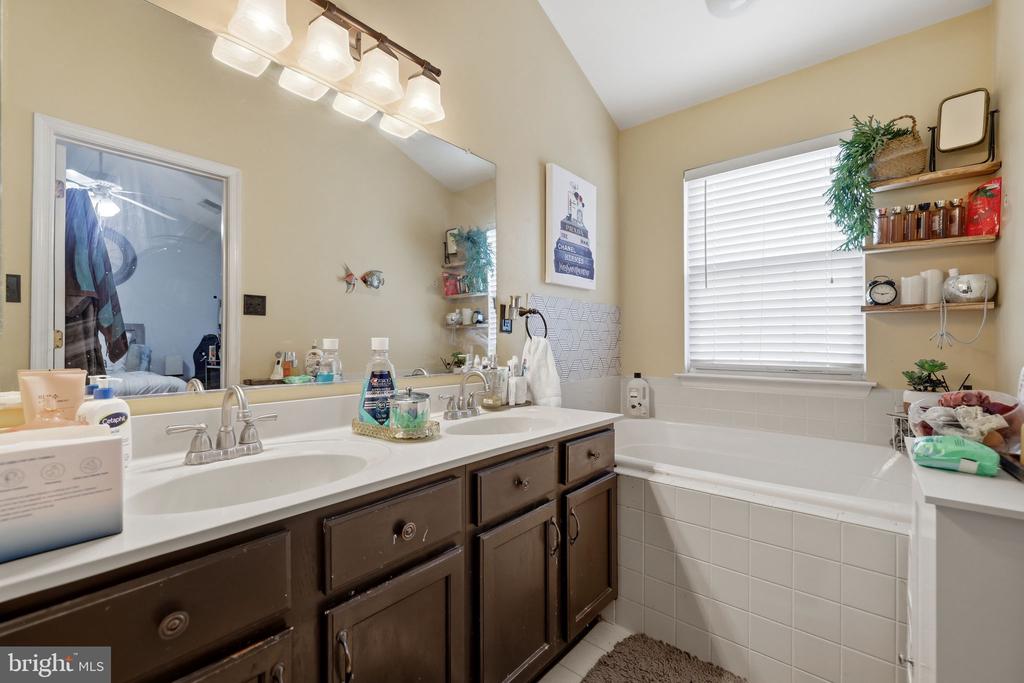 21942 GOLDEN SPIKE TERRACE