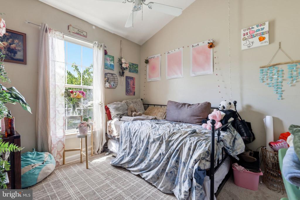 21942 GOLDEN SPIKE TERRACE
