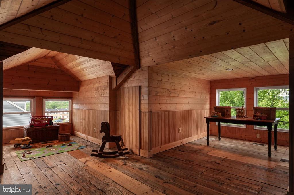 715 VALLEY VIEW AVENUE SW