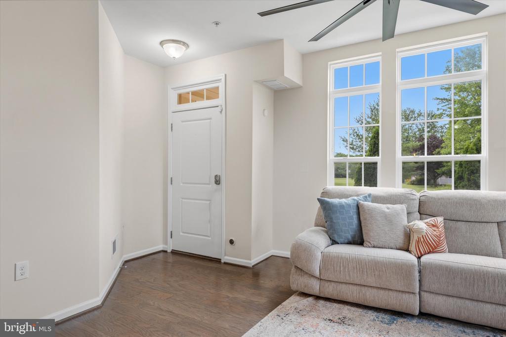 43419 TOWN GATE SQUARE