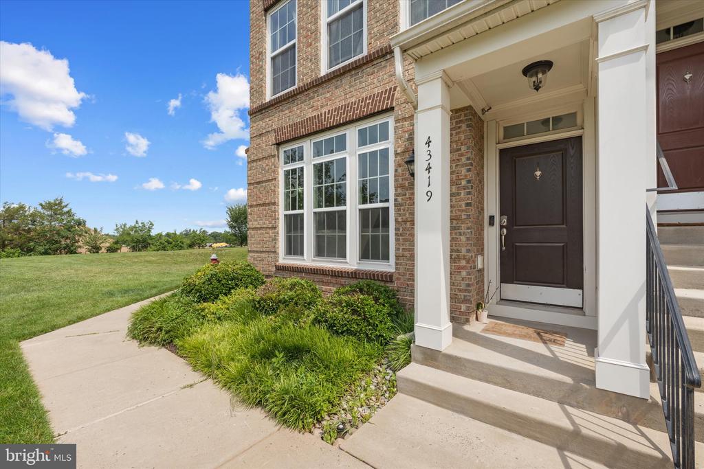 43419 TOWN GATE SQUARE