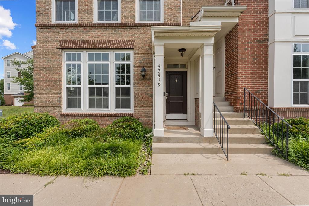 43419 TOWN GATE SQUARE