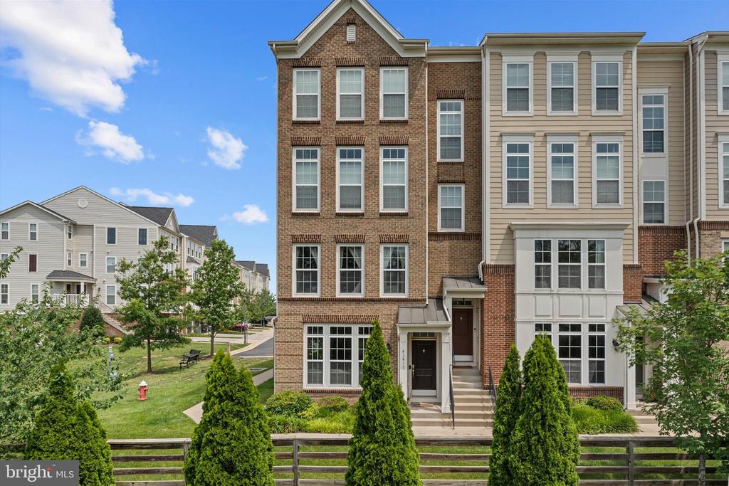 43419 TOWN GATE SQUARE