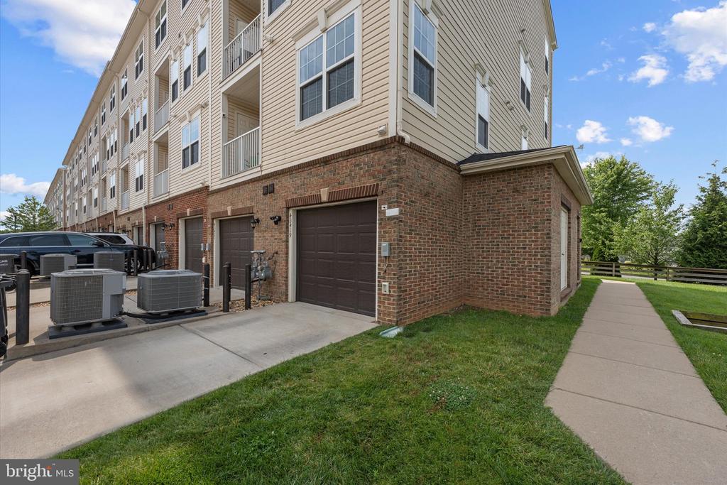 43419 TOWN GATE SQUARE