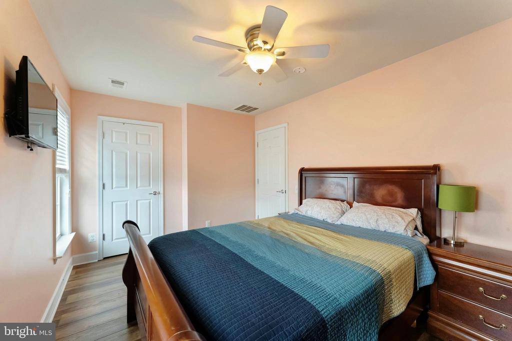 42703 WILMAR SQUARE