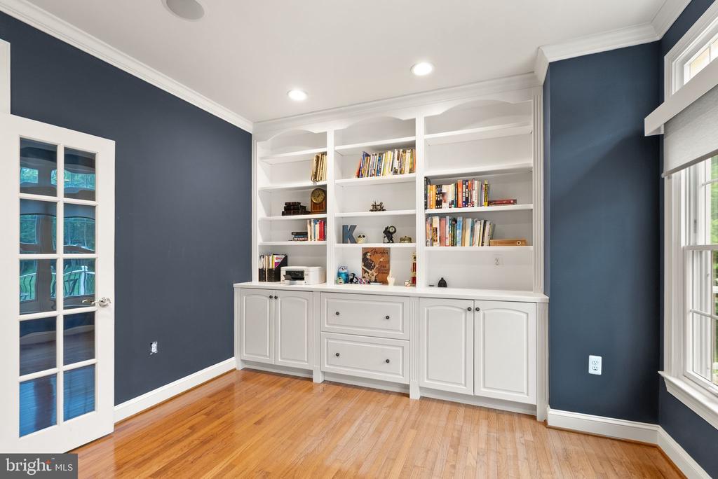 39716 GOLDEN SPRINGS COURT