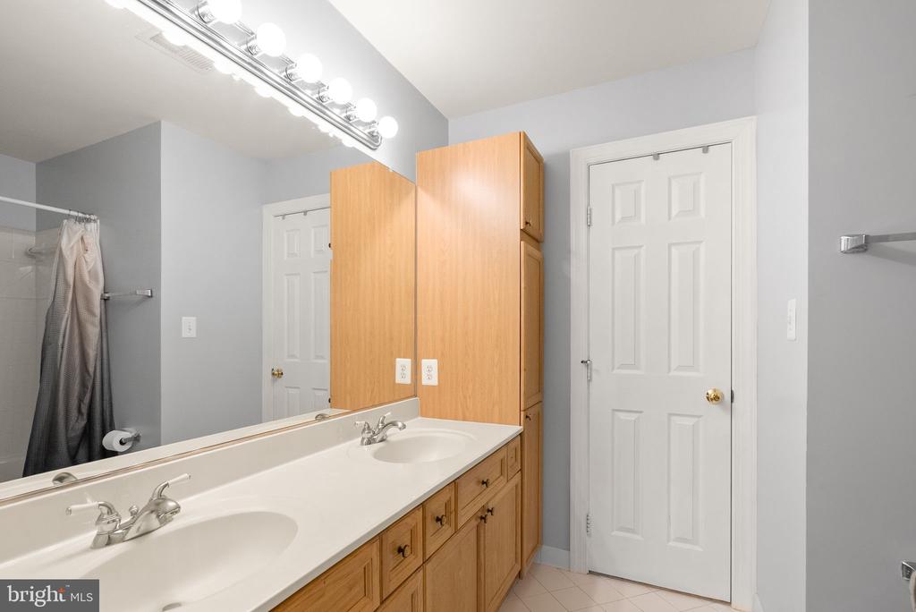 39716 GOLDEN SPRINGS COURT