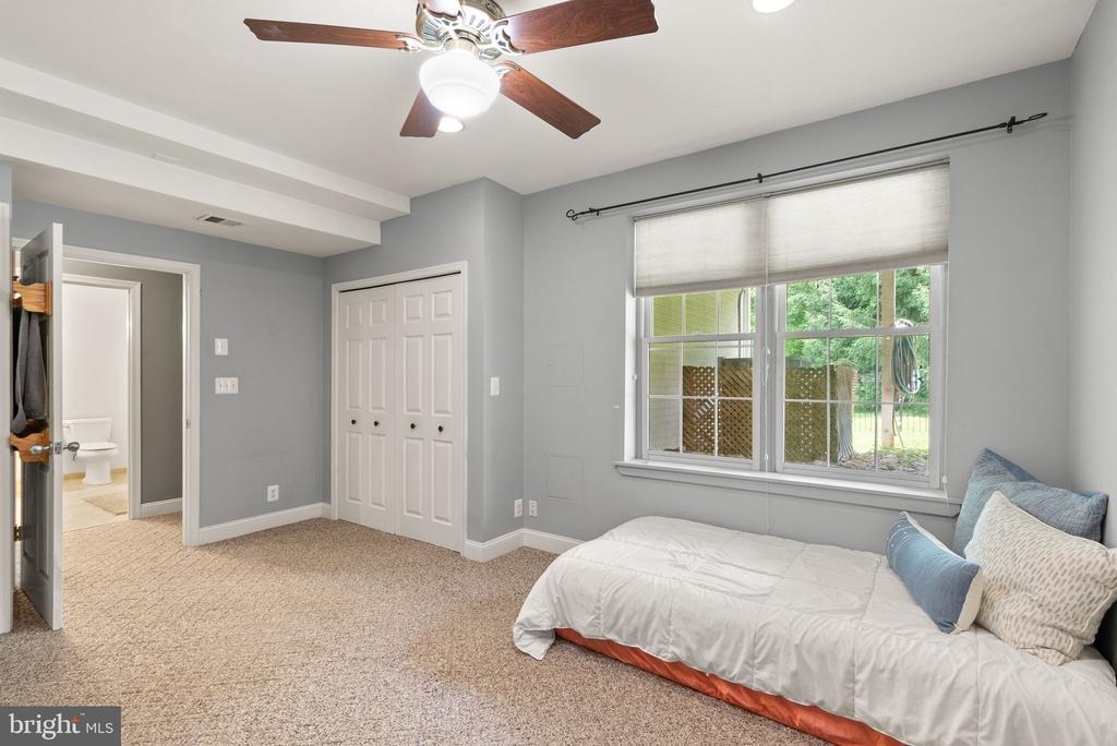 39716 GOLDEN SPRINGS COURT